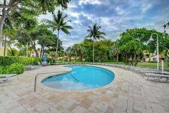 160 Yacht Club Way, Unit 102 in Hypoluxo, FL - Building Photo - Building Photo