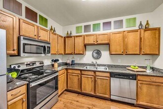 625 E Stassney Ln in Austin, TX - Building Photo - Building Photo