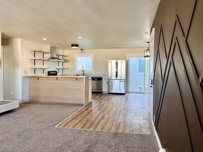 3928 E 4th Ave, Unit 2 in Anchorage, AK - Building Photo - Building Photo