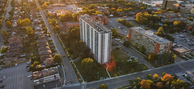 3000 Dufferin St in Toronto, ON - Building Photo - Building Photo