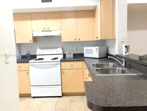 2544 Centergate Dr in Miramar, FL - Building Photo - Building Photo