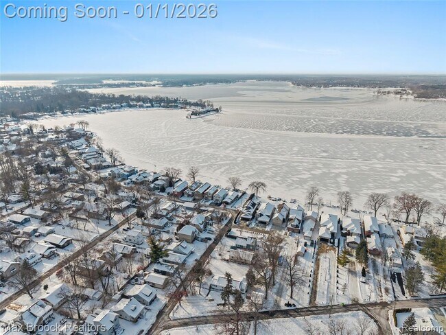 3020 Grove St in Keego Harbor, MI - Building Photo - Building Photo