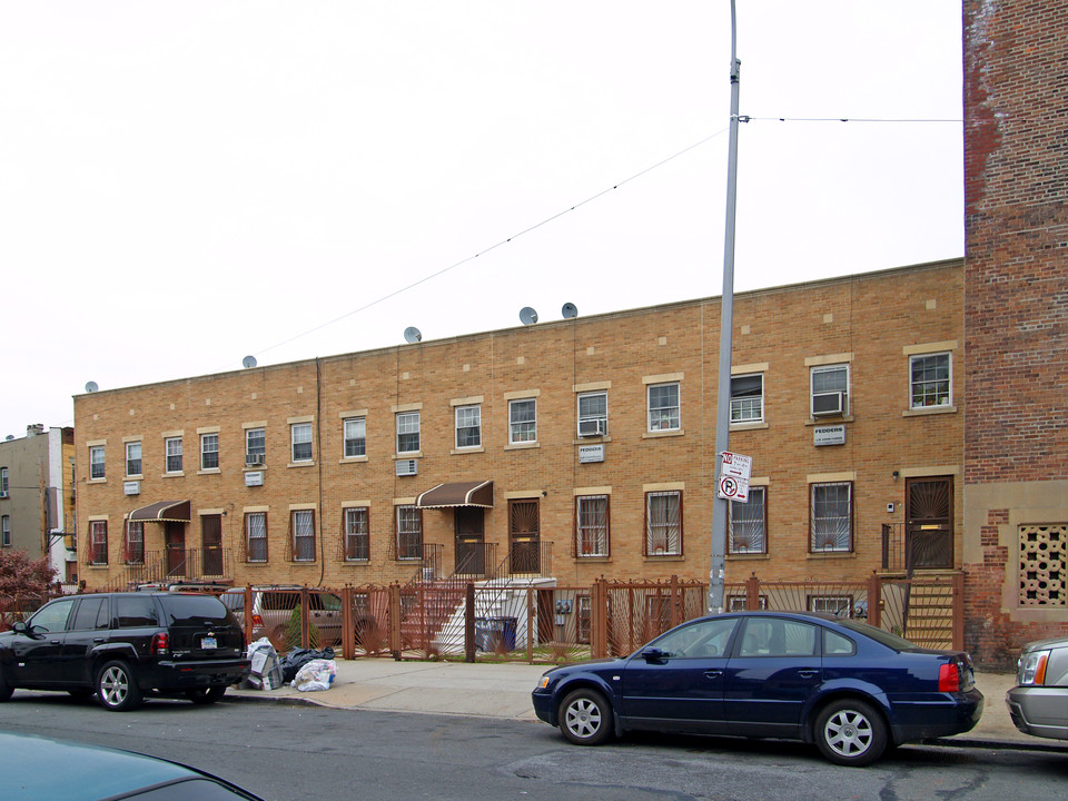 9 Claver Pl in Brooklyn, NY - Building Photo