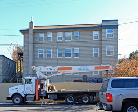 14 Howe St in Seattle, WA - Building Photo - Building Photo