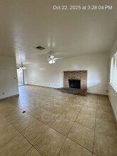 2038 E Vassar Ave in Visalia, CA - Building Photo - Building Photo