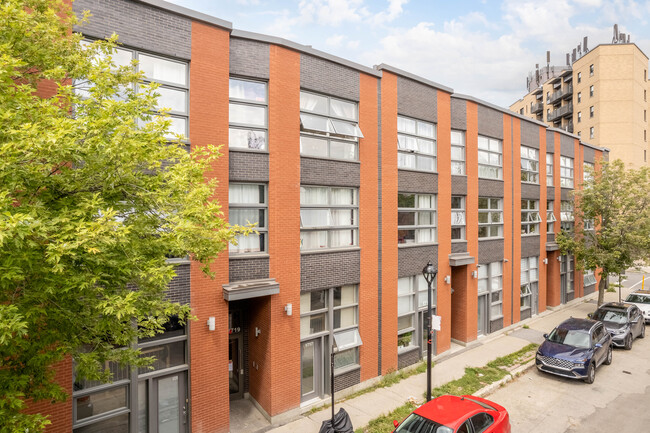 1707 Grand Trunk Rue in Montréal, QC - Building Photo - Building Photo