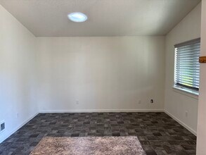 2606 NE 33rd St, Unit 2606 in Lincoln City, OR - Foto de edificio - Building Photo