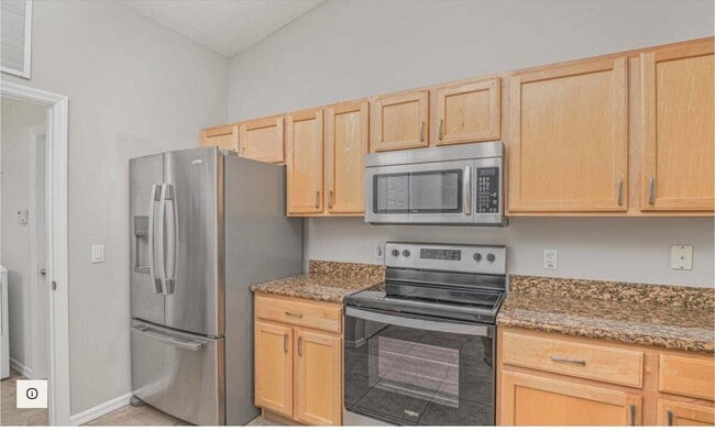5863 NW Cullom Cir in Port St. Lucie, FL - Building Photo - Building Photo