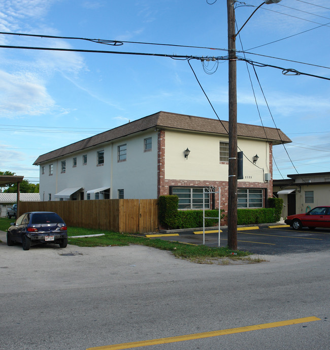 2105 Miami Rd in Fort Lauderdale, FL - Building Photo - Building Photo