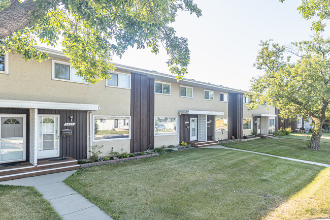 Charleswood Condominiums in Edmonton, AB - Building Photo - Building Photo