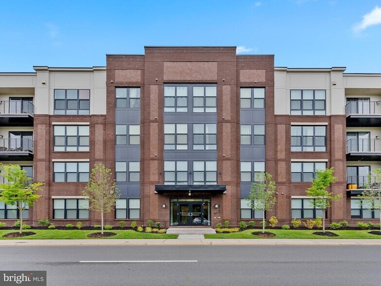43795 Transit Sq, Unit 107 in Ashburn, VA - Building Photo