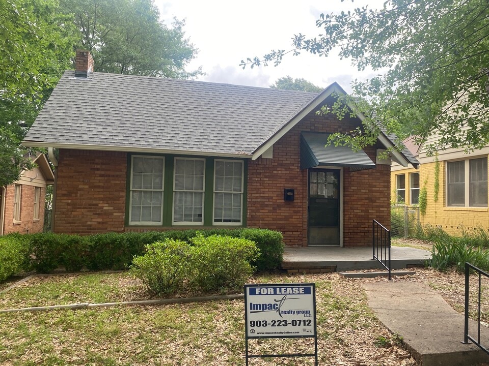 2322 Laurel St in Texarkana, AR - Building Photo