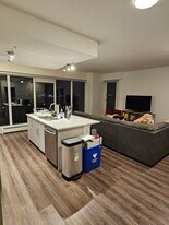 10215 95 St NW in Edmonton, AB - Building Photo