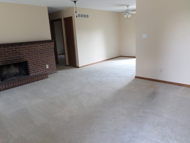 2008 Shirley Ln in Manhattan, KS - Building Photo - Building Photo