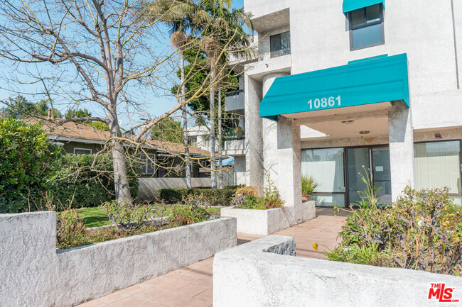 10861 Moorpark St in Los Angeles, CA - Building Photo - Building Photo