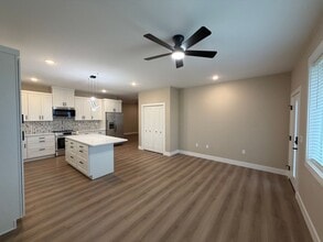 2117 Carr Rd in Pasco, WA - Building Photo - Building Photo