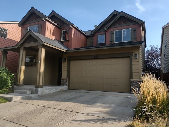 61186 Dayspring Dr in Bend, OR - Building Photo - Building Photo
