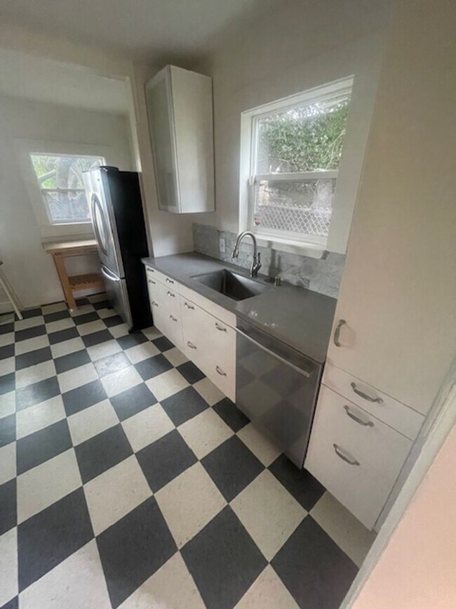 1424 E 20th St in Oakland, CA - Building Photo - Building Photo