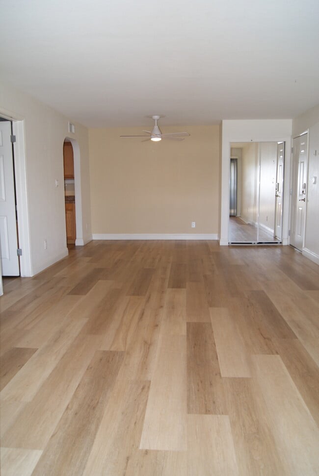 3825 E Camelback Rd, Unit 248 in Phoenix, AZ - Building Photo - Building Photo