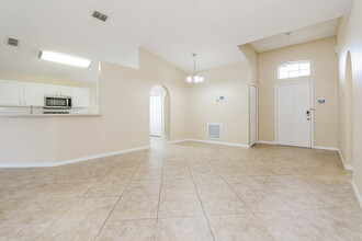 2145 Marisol Loop in Kissimmee, FL - Building Photo - Building Photo