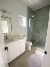 2121 NW 45th St in Miami, FL - Building Photo - Building Photo