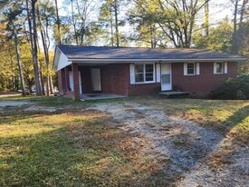 303 W King St in Westminster, SC - Building Photo