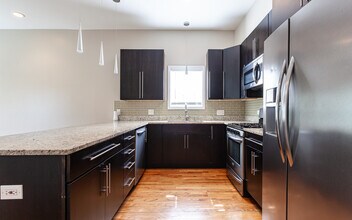 3138 N Sawyer Ave in Chicago, IL - Building Photo - Building Photo