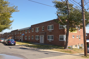 Brockton Court in Philadelphia, PA - Building Photo