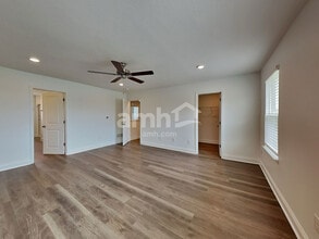 206 Rustic Barn Ct in Delaware, OH - Foto de edificio - Building Photo