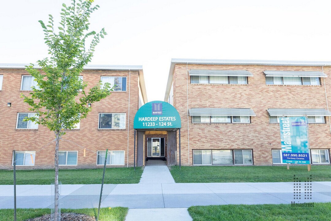 Hardeep Estates in Edmonton, AB - Building Photo