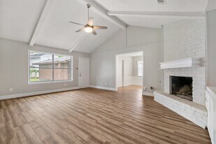 25519 Many Oak Dr in Spring, TX - Building Photo
