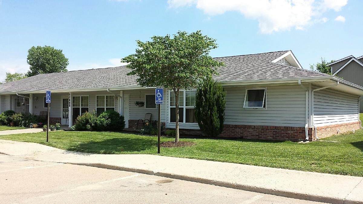 Auburn Plains in Auburn, KS - Foto de edificio