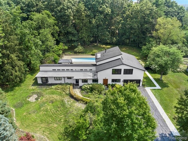 property at 5721 Kenmoor Rd
