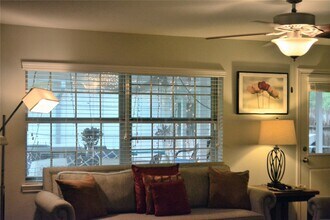 5402 Queensloch Dr in Houston, TX - Building Photo - Building Photo