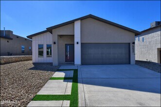 552 Logwood Ave in Canutillo, TX - Building Photo - Building Photo
