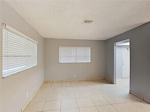 1001 SW 80th Ave in North Lauderdale, FL - Building Photo - Building Photo