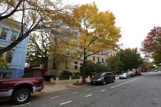 121 13th St NE in Washington, DC - Foto de edificio - Building Photo
