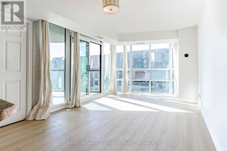 30-2030 Grand Trunk Crescent in Toronto, ON - Building Photo - Building Photo