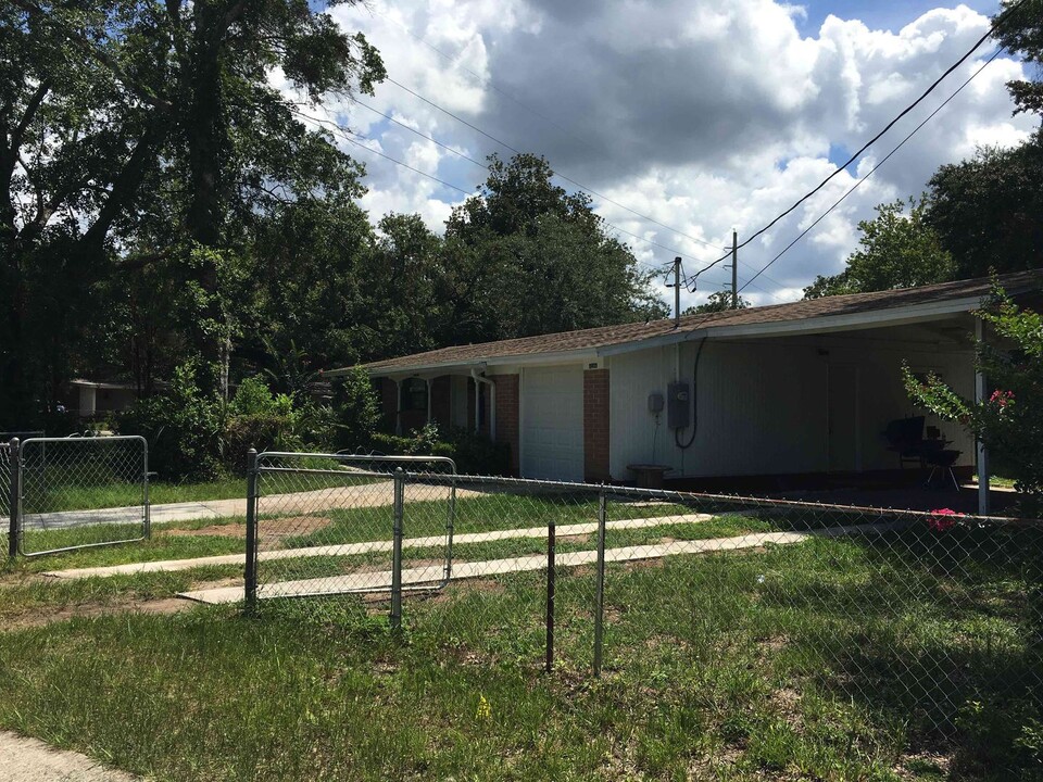 2435 Lansdowne Dr in Jacksonville, FL - Building Photo