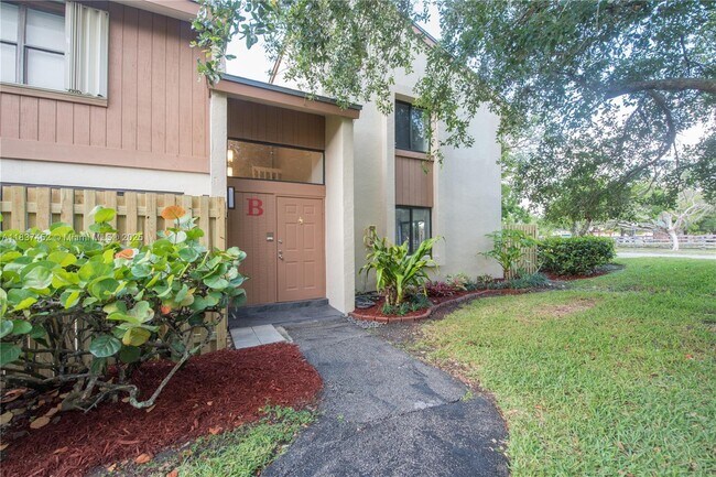 10945 SW 113th Pl in Miami, FL - Building Photo - Building Photo