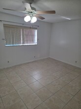 320 NE 12th Ave in Hallandale Beach, FL - Building Photo - Building Photo