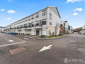 715 Parker Blvd in West Windsor Township, NJ - Foto de edificio - Building Photo