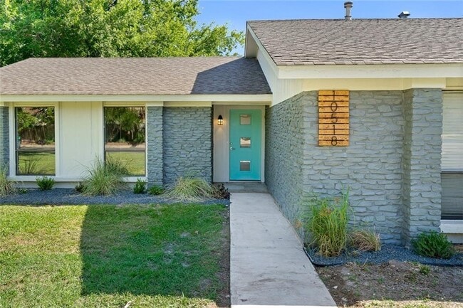 10518 Robinwood Cir in Austin, TX - Building Photo - Building Photo