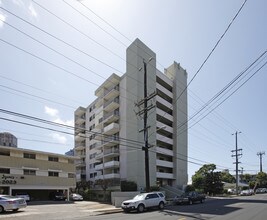 Lime tree Apartments in Honolulu, HI - Building Photo - Building Photo