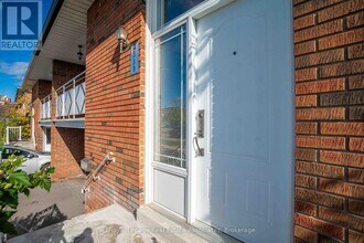 2559 Kingsberry Crescent in Mississauga, ON - Building Photo - Building Photo