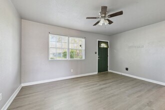 1604 Parklane Dr in Sauget, IL - Building Photo - Building Photo