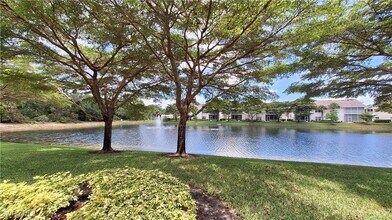 5630 Sherborn Dr in Naples, FL - Foto de edificio - Building Photo