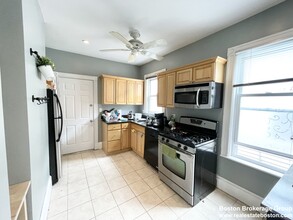 797 Columbia Rd, Unit 3 in Boston, MA - Building Photo - Building Photo