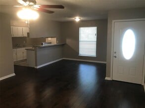 10206 Buena Park Dr in Houston, TX - Foto de edificio - Building Photo