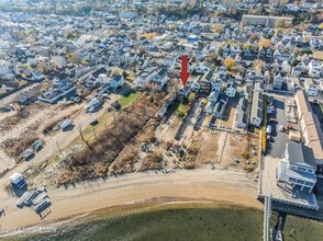 48 5th St in Highlands, NJ - Foto de edificio - Building Photo